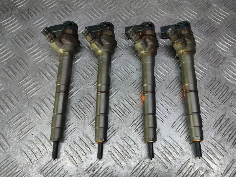 Форсунка топливная Volkswagen Golf 6 2.0TDI