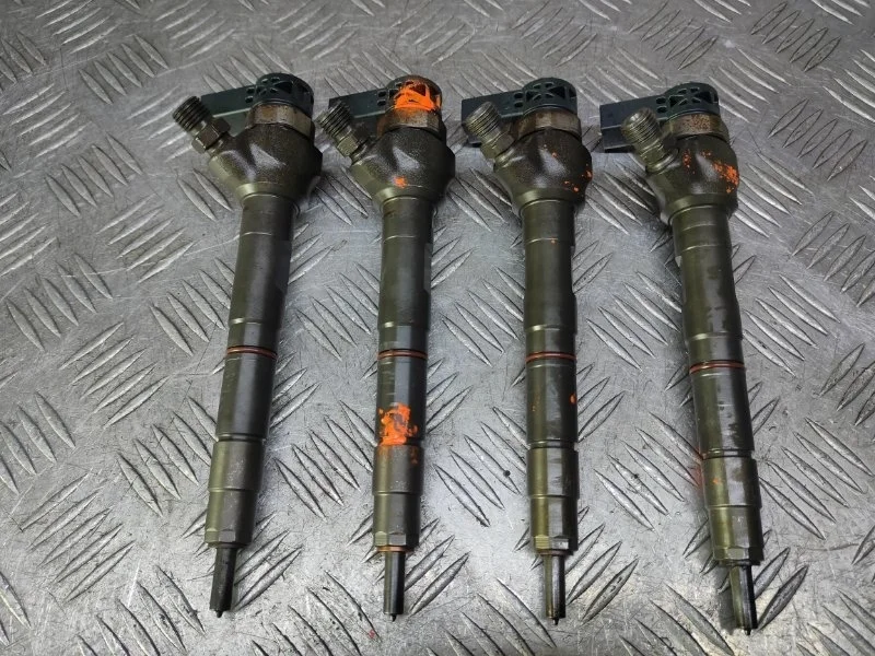 Форсунка топливная Volkswagen Passat CC 2.0TDI