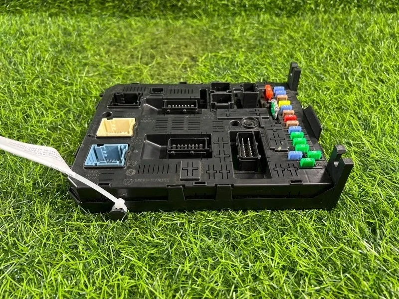 Блок предохранителей Peugeot 308 5d 966405878002 EP6CDT