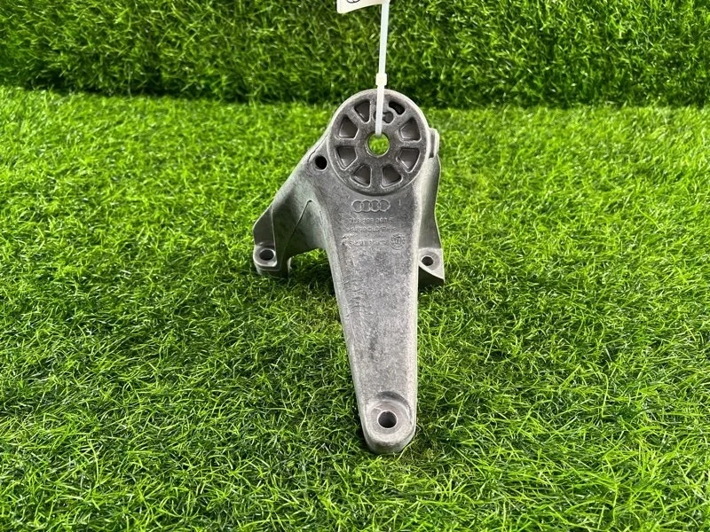 Кронштейн двигателя Audi Q7 2012 7L8199308F 4L CJT 3.0, правый