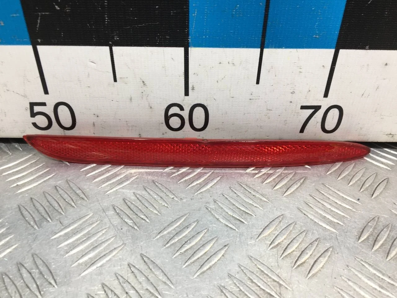 [Б/У] Отражатель в бампер задний правый - (Состояние: маленький скол сверху) [ХОРОШЕЕ] [Код: 00658320 ]