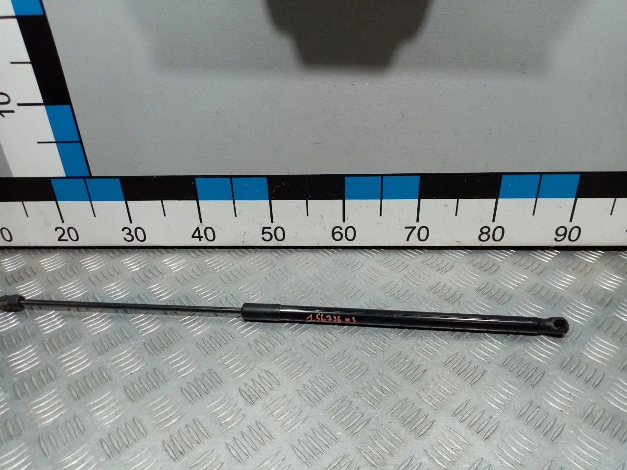 [Б/У] Амортизатор капота [Код: 00658502 ]