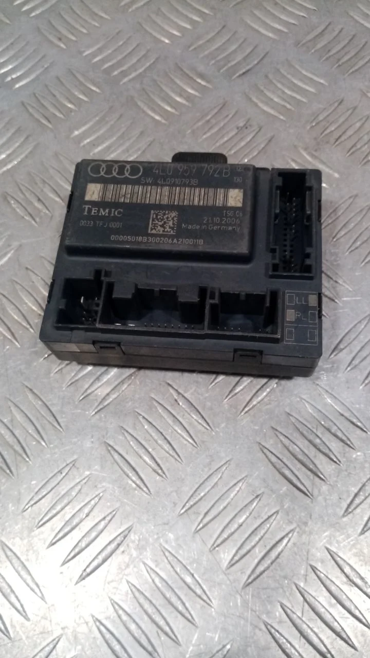 [Б/У] Блок комфорта передней правой двери [Код: 00383358 ]