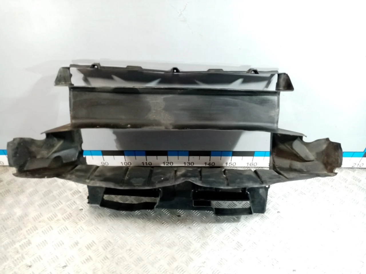 [Б/У] Воздуховод радиатора [Код: 00657746 ]