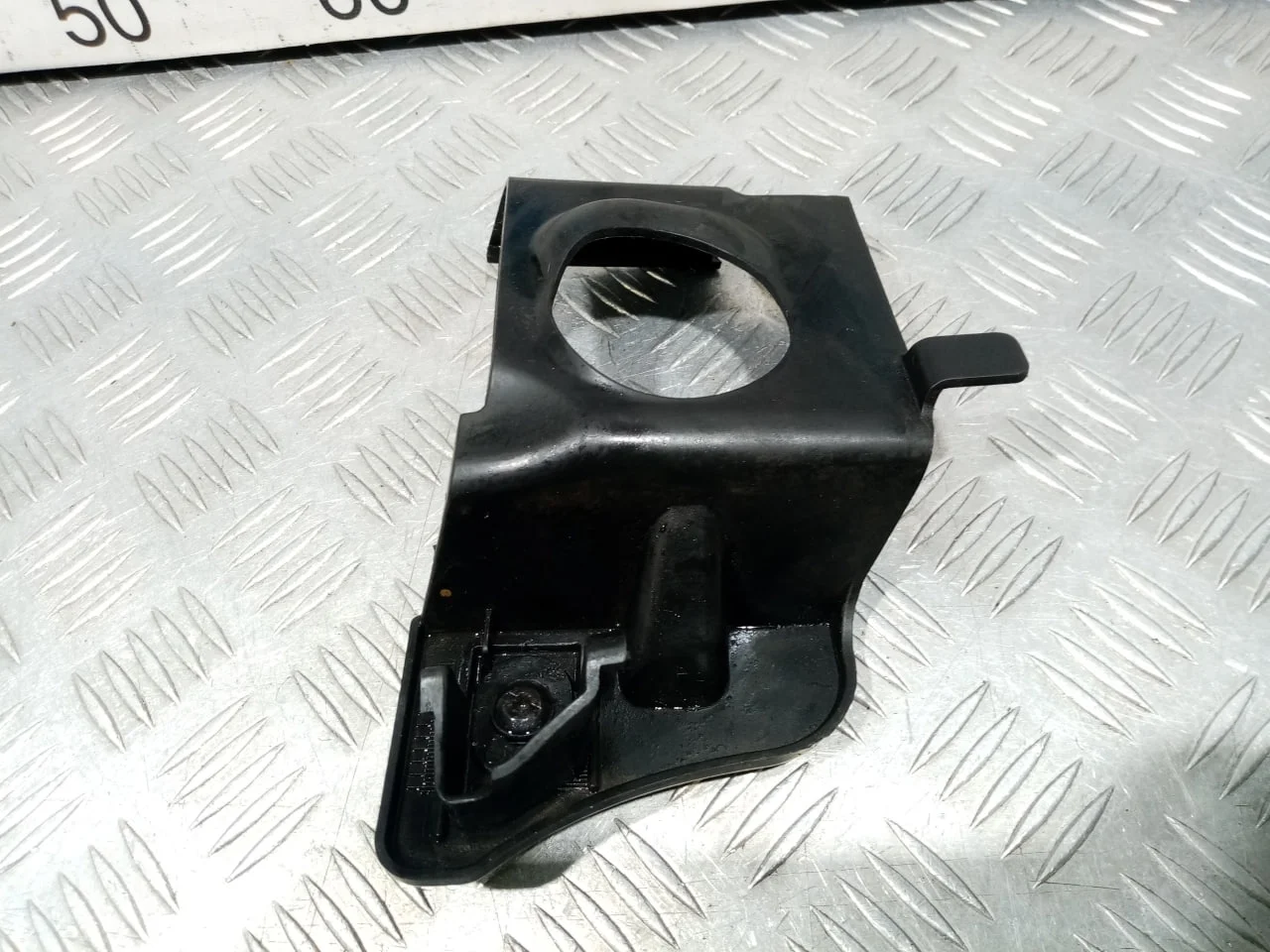 [Б/У] Кронштейн переднего бампера правый [Код: 00658470 ]