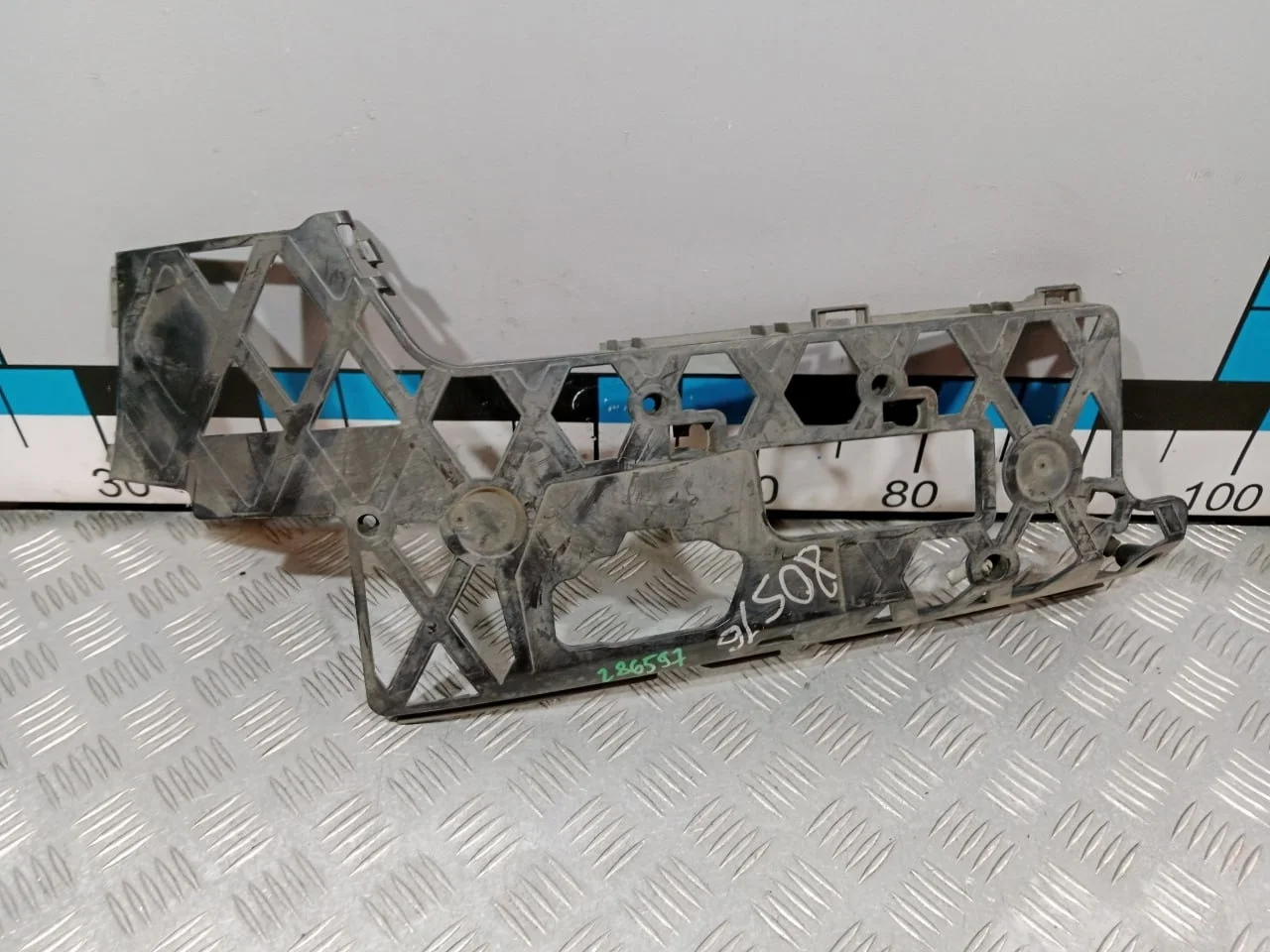 [Б/У] Направляющая переднего бампера левая [Код: 00659908 ]