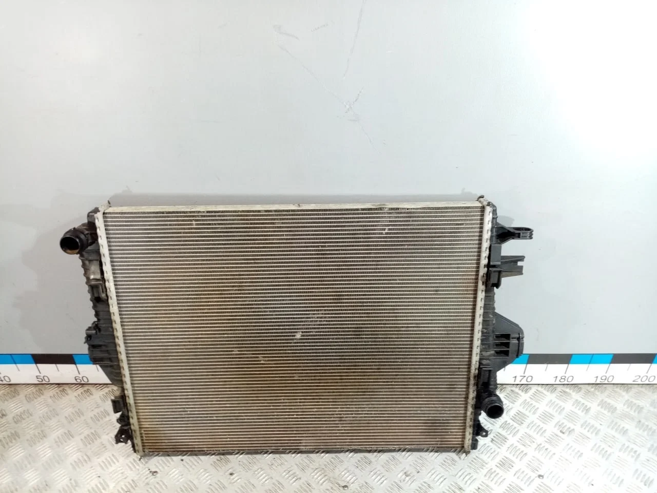 [Б/У] Радиатор основной - Присутствует примятость дефект сот [Незначительные дефекты] [Код: 00657819 ]