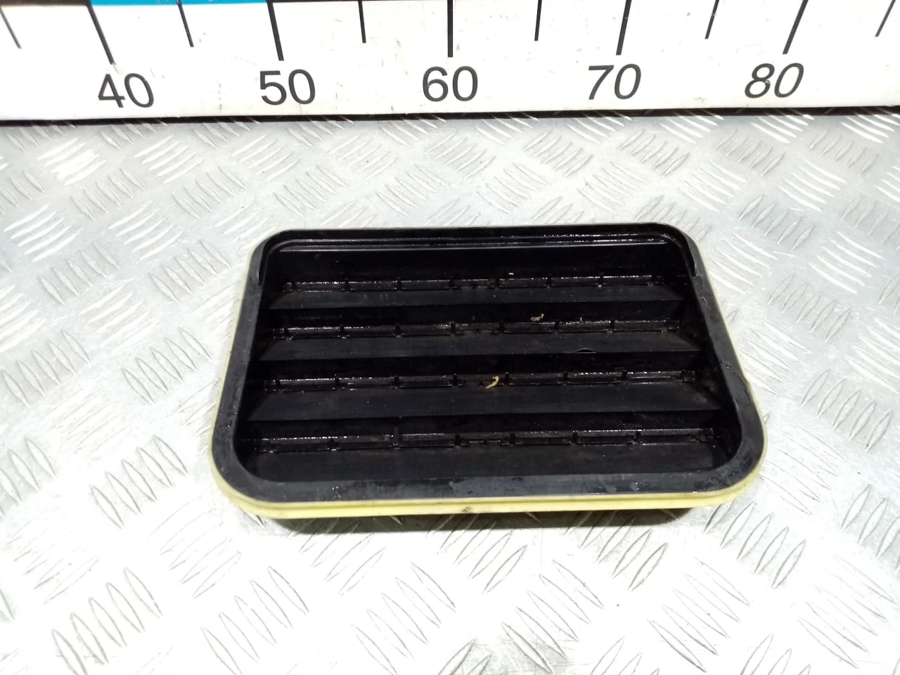 [Б/У] Решетка вентиляционная - Дефект крепления [Незначительные дефекты] [Код: 00658490 ]