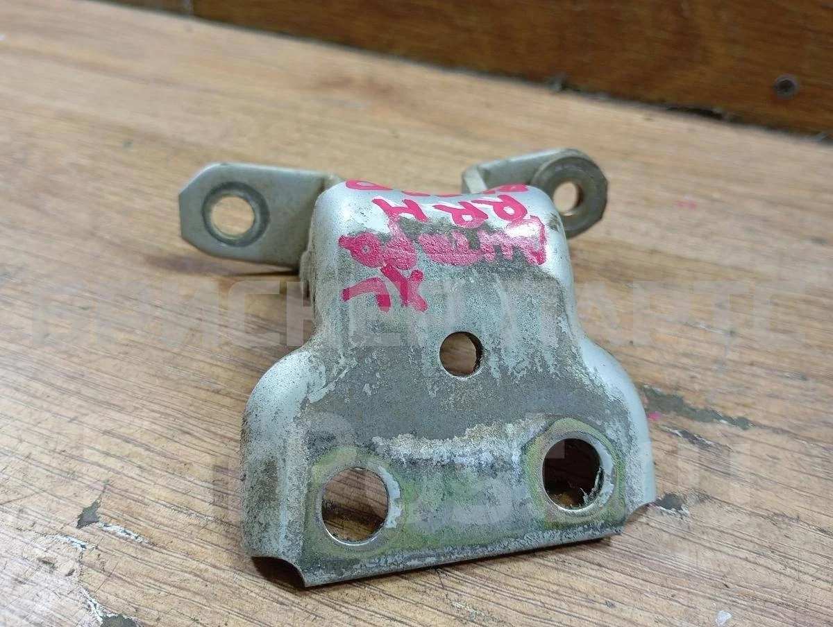 Петля двери зад правой Сузуки XL7 (Икс-эль) 1 серия