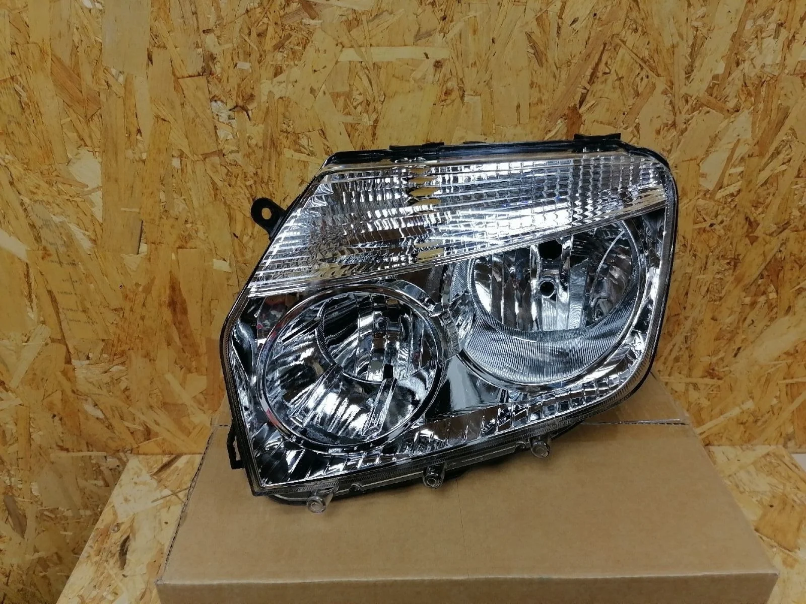 Фара левая Renault Duster I (2010—2015)