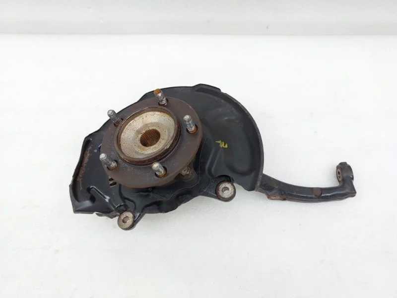 Кулак поворотный Toyota Land Cruiser 2011 J200