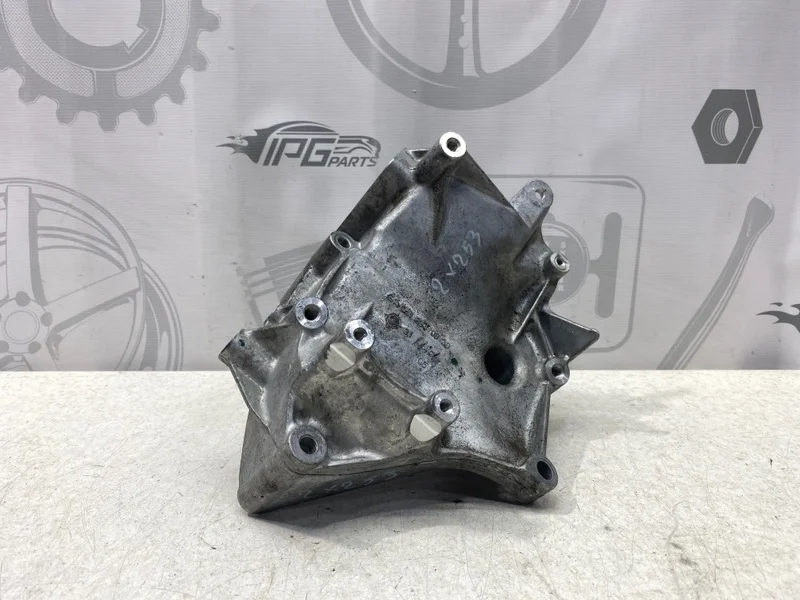 Кронштейн компрессора кондиционера Mercedes-benz GLC 2016 C253