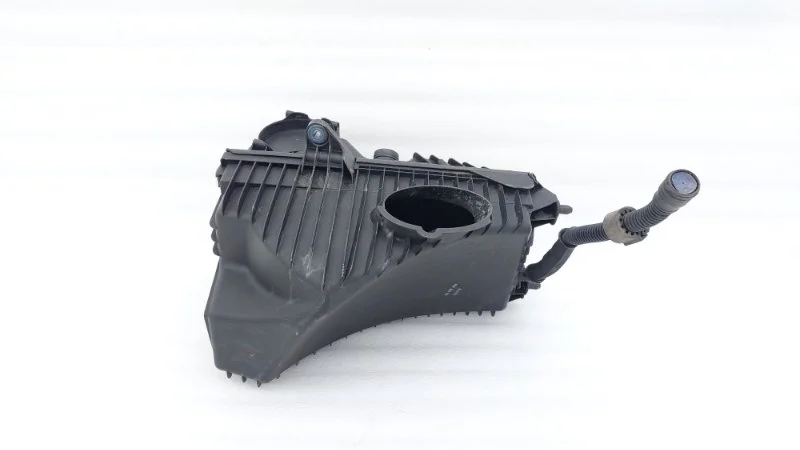 Корпус воздушного фильтра Volkswagen Touareg 2014 NF