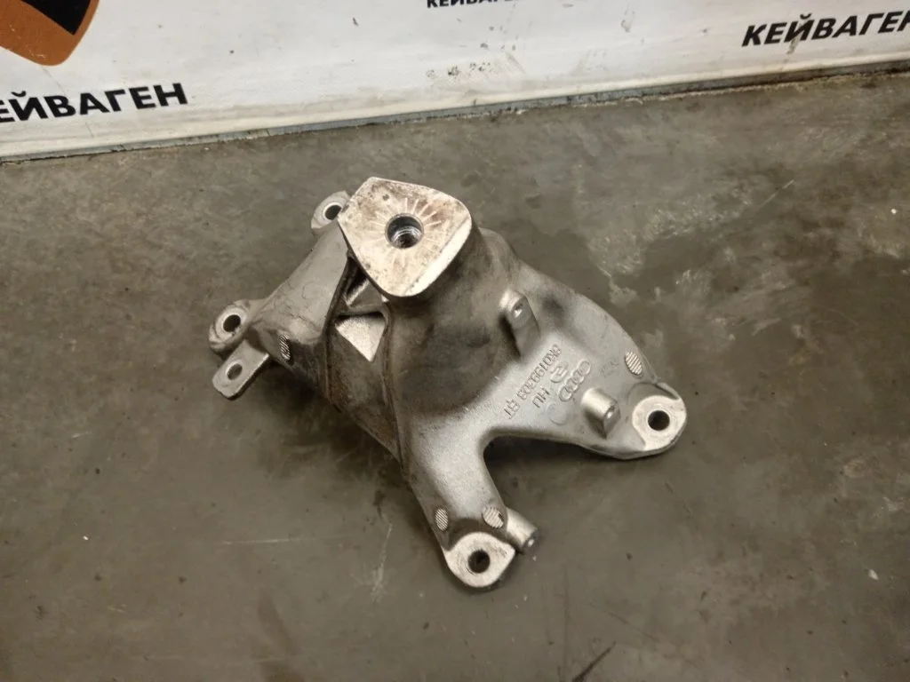 Кронштейн двигателя Audi Q5 2014 8R