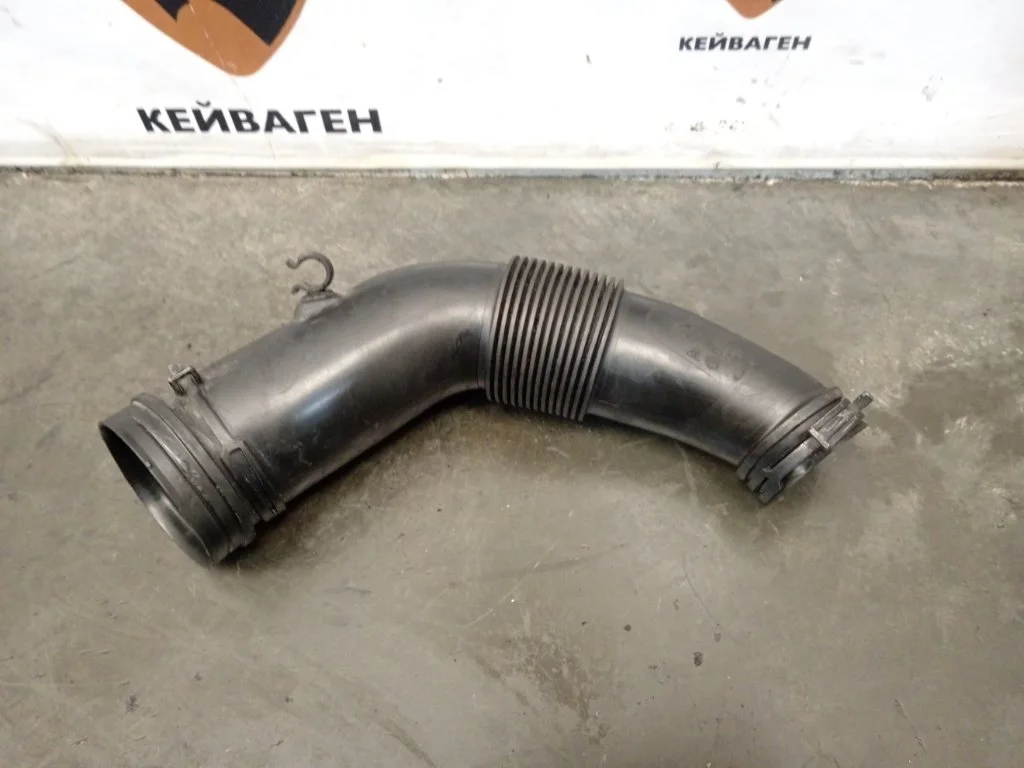 Патрубок воздушного фильтра Volkswagen Touareg 2016 7P