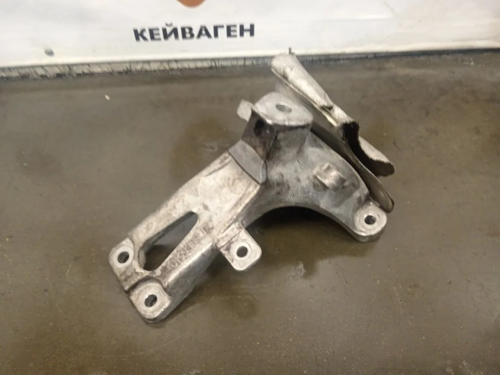 Кронштейн двигателя Audi A6 2014 4G