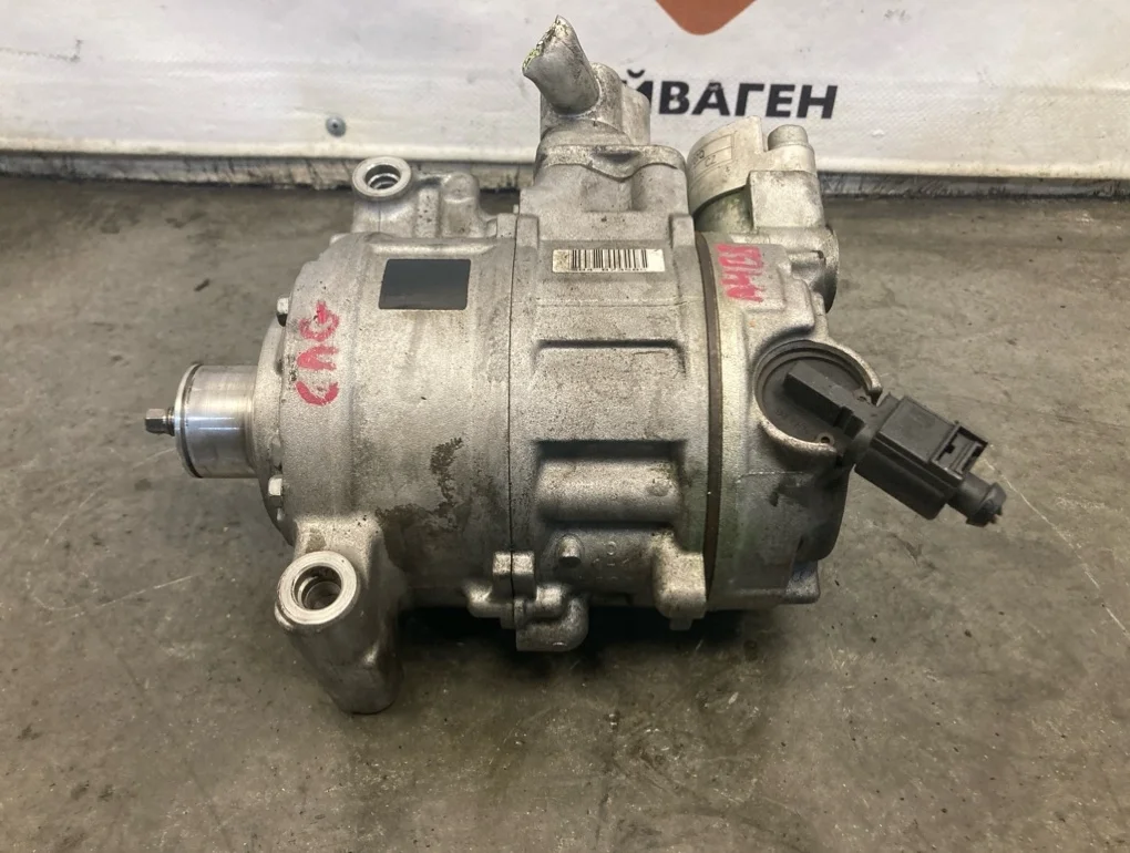 Компрессор кондиционера Audi A4 2008 B8