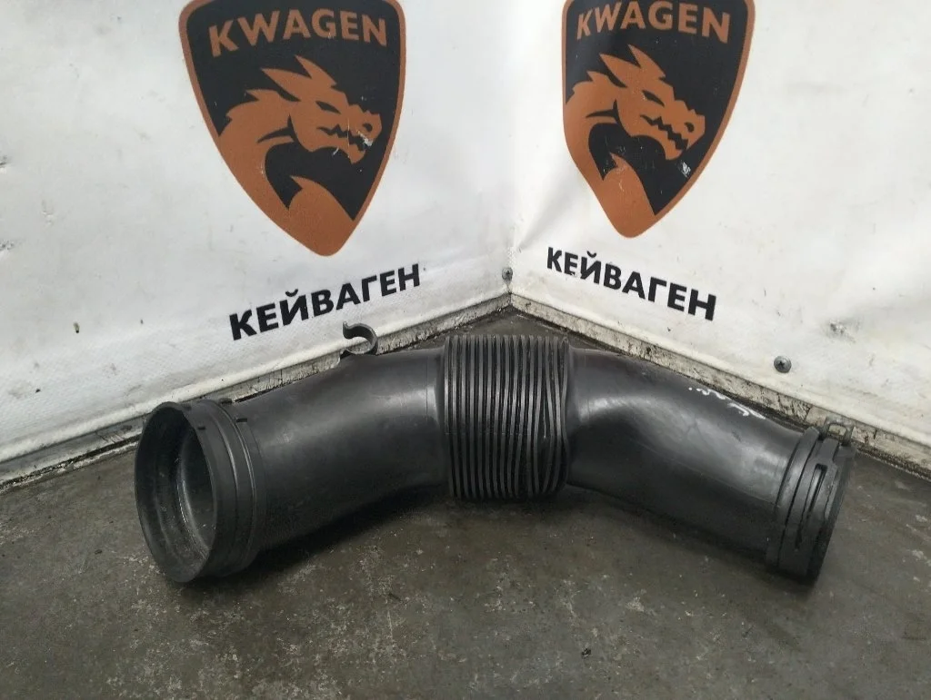 Патрубок воздушного фильтра Volkswagen Touareg 2012 7P