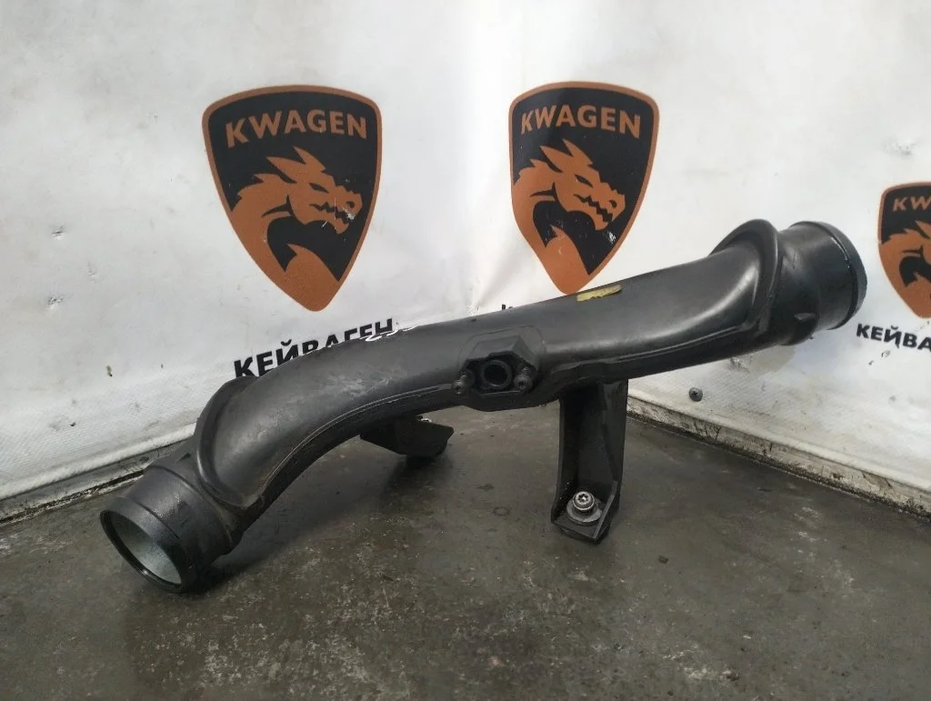 Патрубок интеркулера Volkswagen Passat 2011 B7