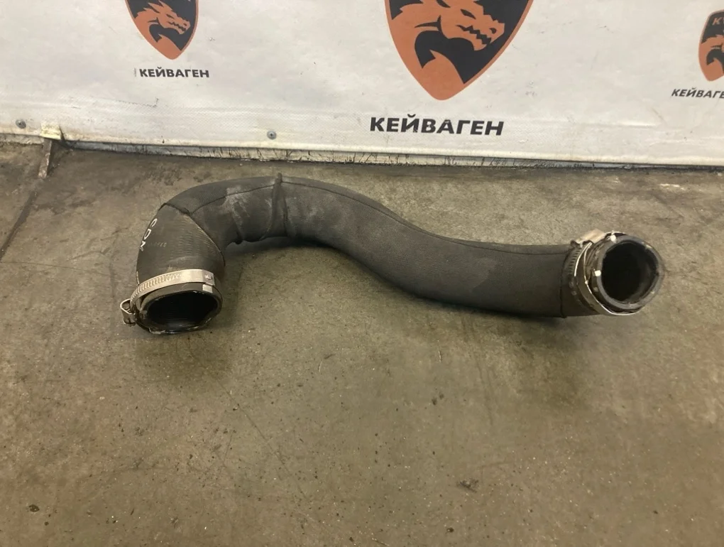 Патрубок интеркулера Audi A4 2010 B8