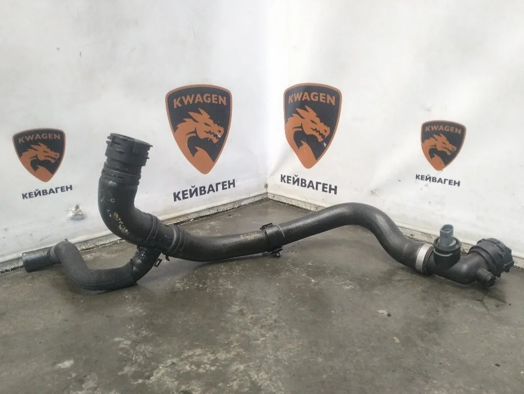 Патрубок системы охлаждения Audi A5 2018 F5