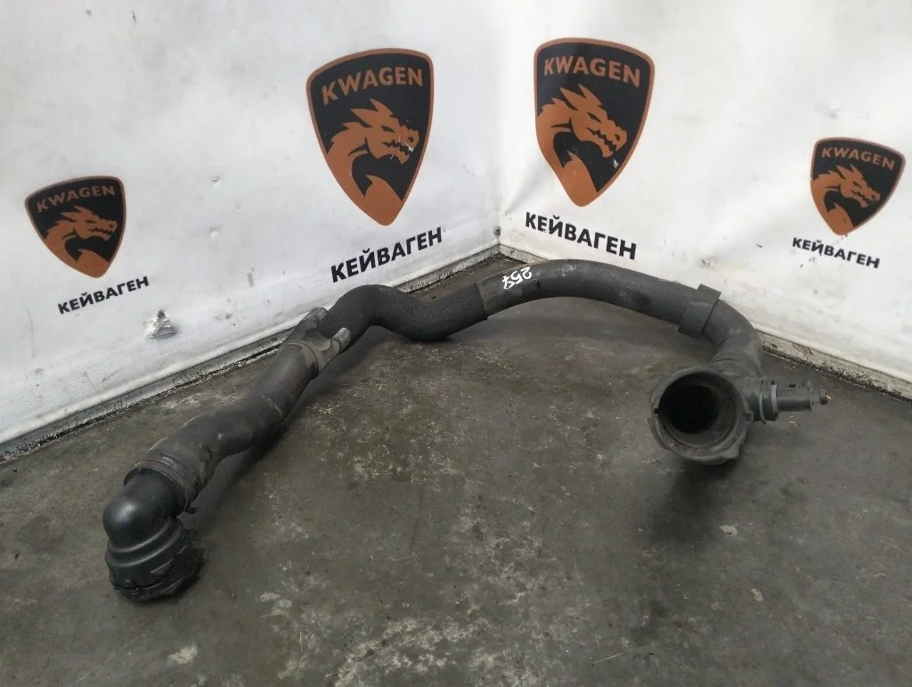 Патрубок системы охлаждения Volkswagen Tiguan 2011 5N