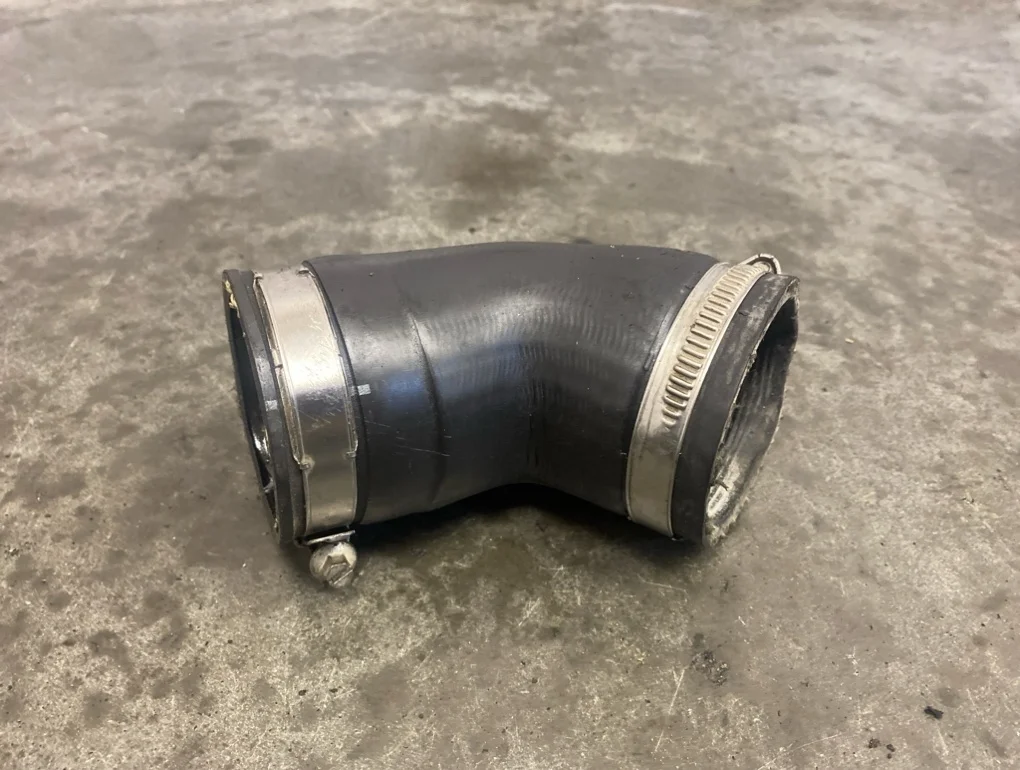 Патрубок интеркулера Volkswagen Passat 2010 B6