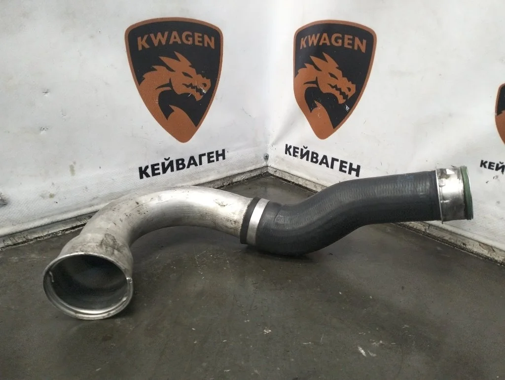 Патрубок интеркулера Volkswagen Transporter 2008 T5