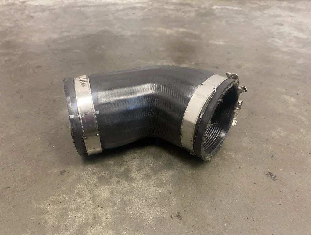 Патрубок интеркулера Volkswagen Passat 2011 B7