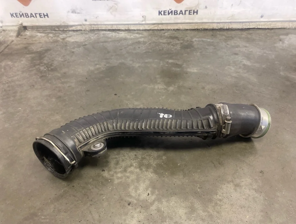 Патрубок интеркулера Volkswagen Passat CC 2010 B6