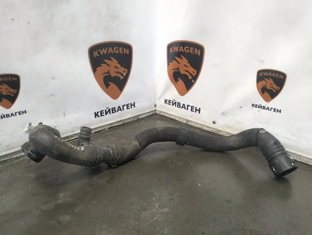 Патрубок системы охлаждения Audi A6 2017 C7