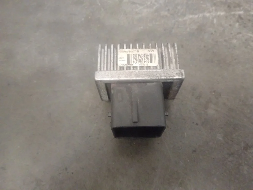 Реле свечей накала Renault master 2016