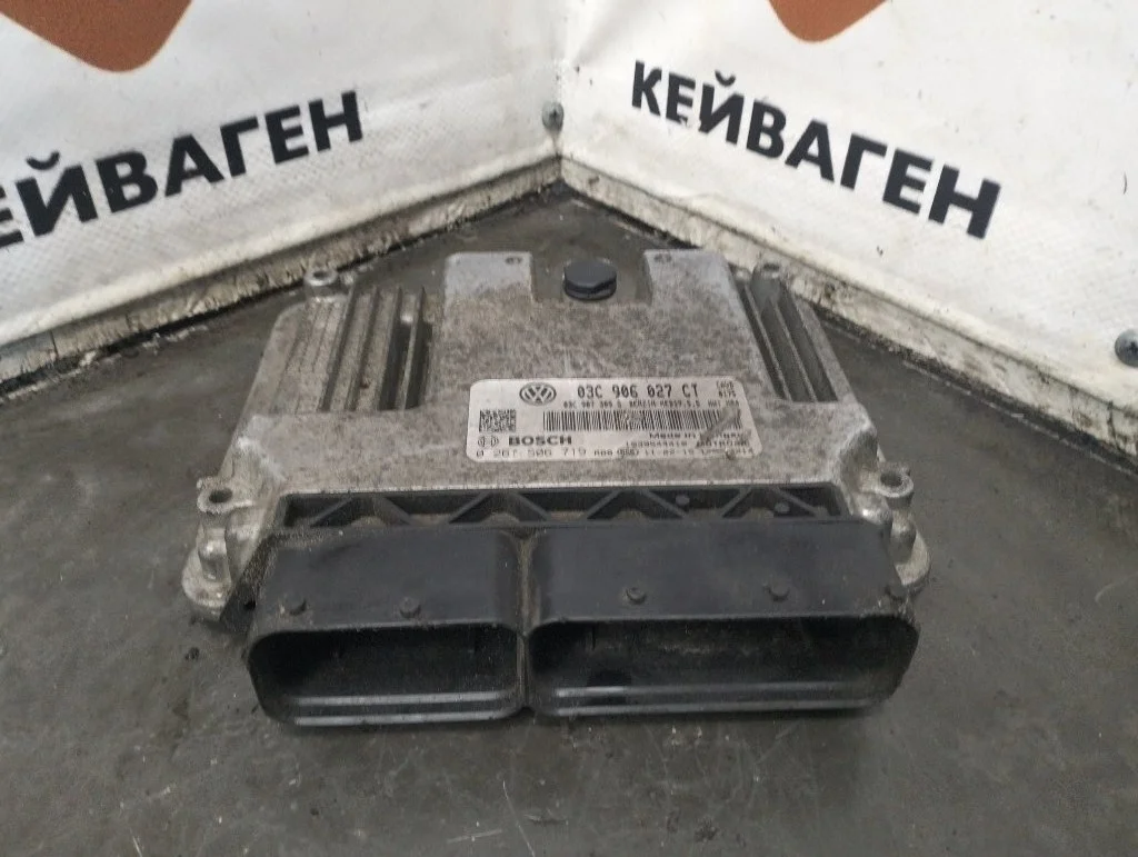 Блок управления двигателем Volkswagen Golf 2011 6
