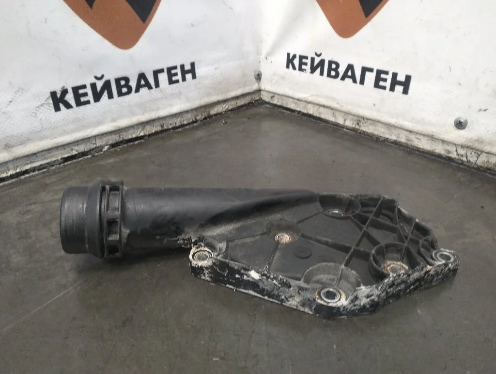 Фланец системы охлаждения Audi A6 2006 C6