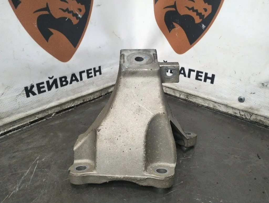 Кронштейн двигателя Audi A6 2006 C6