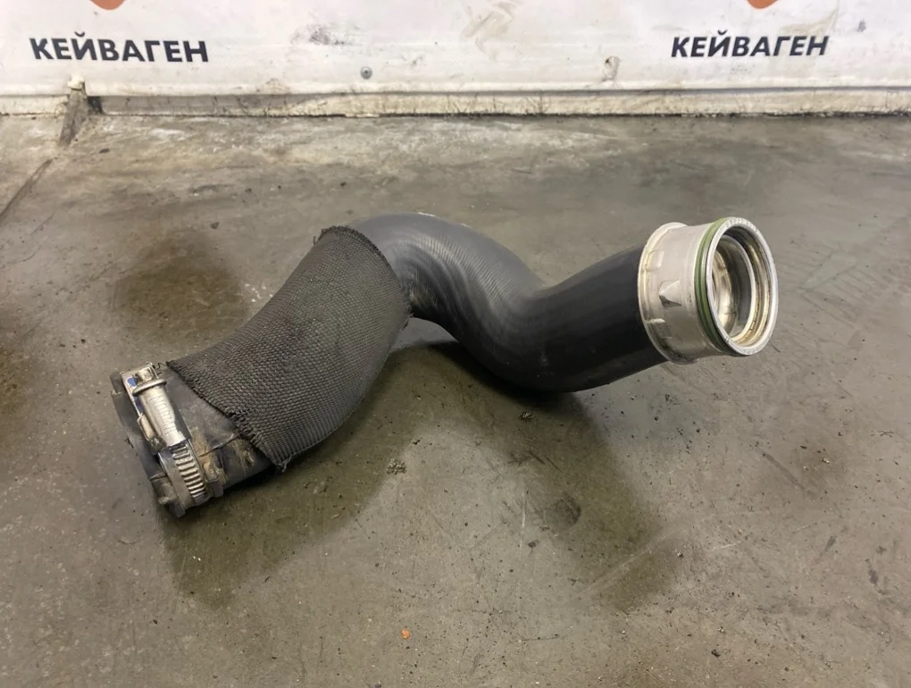 Патрубок интеркулера Volkswagen Touareg 2008 7L