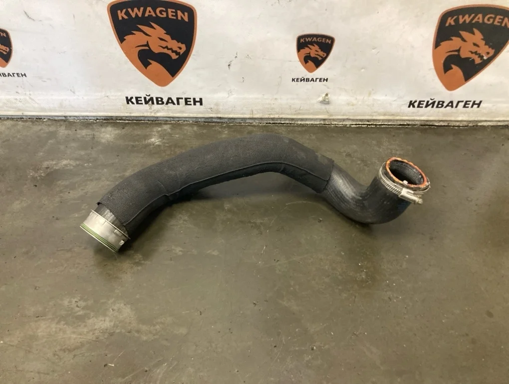 Патрубок интеркулера Volkswagen Touareg 2013 7P