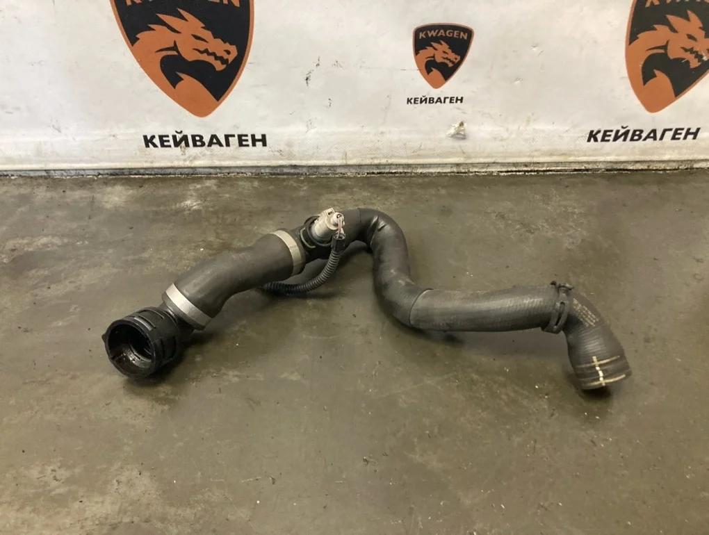 Патрубок системы охлаждения Volkswagen Touareg 2013 7P