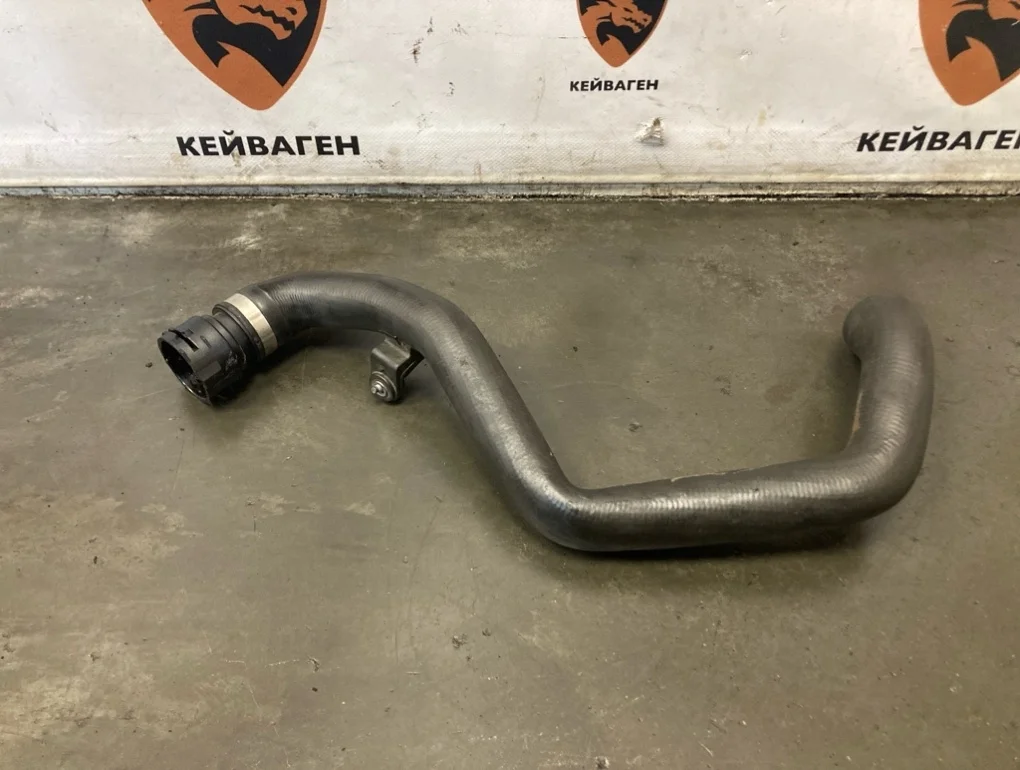 Патрубок системы охлаждения Volkswagen Touareg 2013 7P