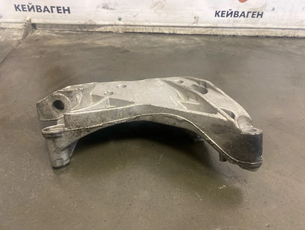 Кронштейн двигателя Skoda Octavia 2013 A7