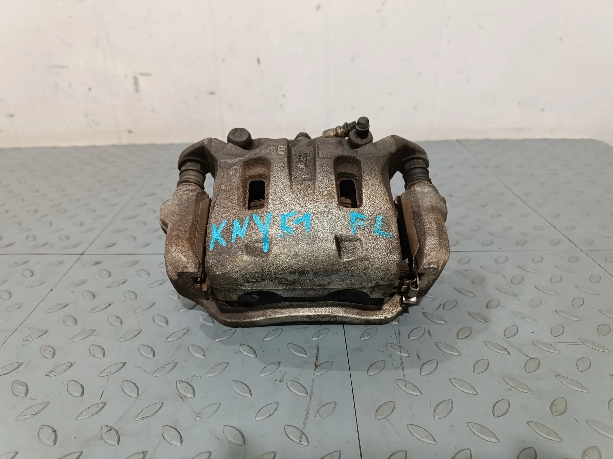 СУППОРТ В СБОРЕ NISSAN INFINITI MITSUBISHI RENAULT ПЕРЕД ЛЕВО 41011EG50A