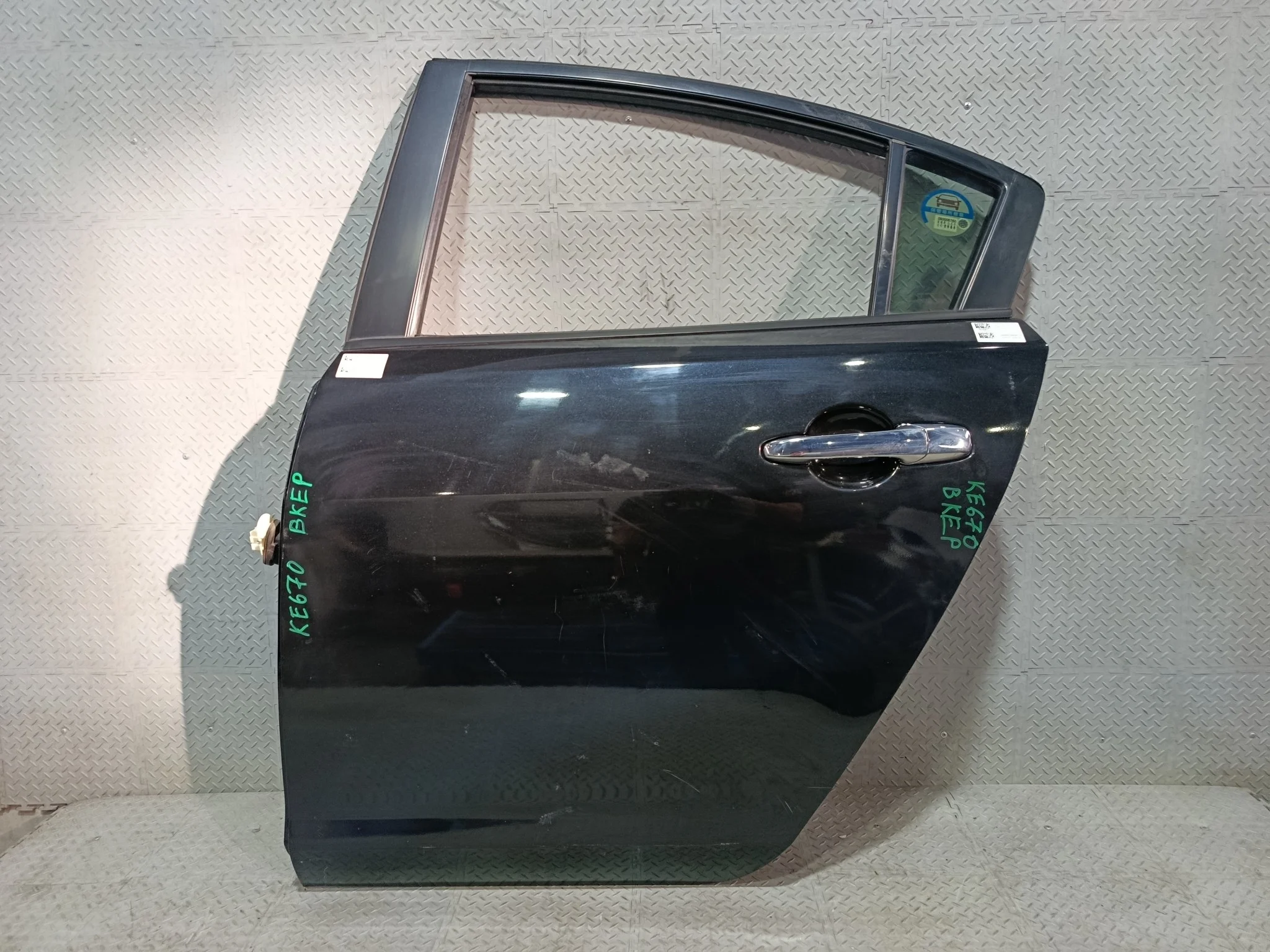 ДВЕРЬ MAZDA BNYV7302X ЗАД ЛЕВО черный, 16W KE670