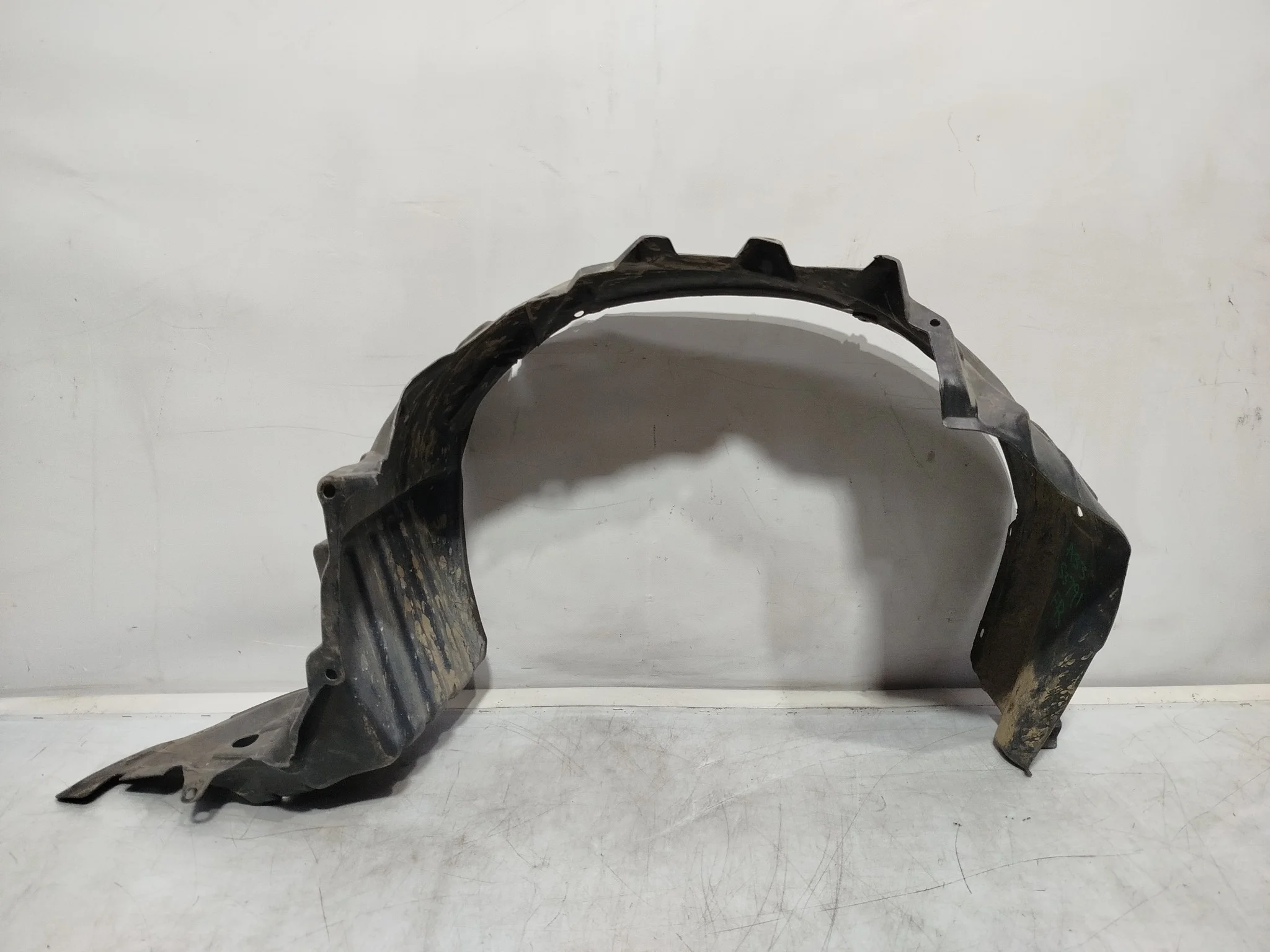 ПОДКРЫЛОК NISSAN ПЕРЕД ПРАВО 638402Y000