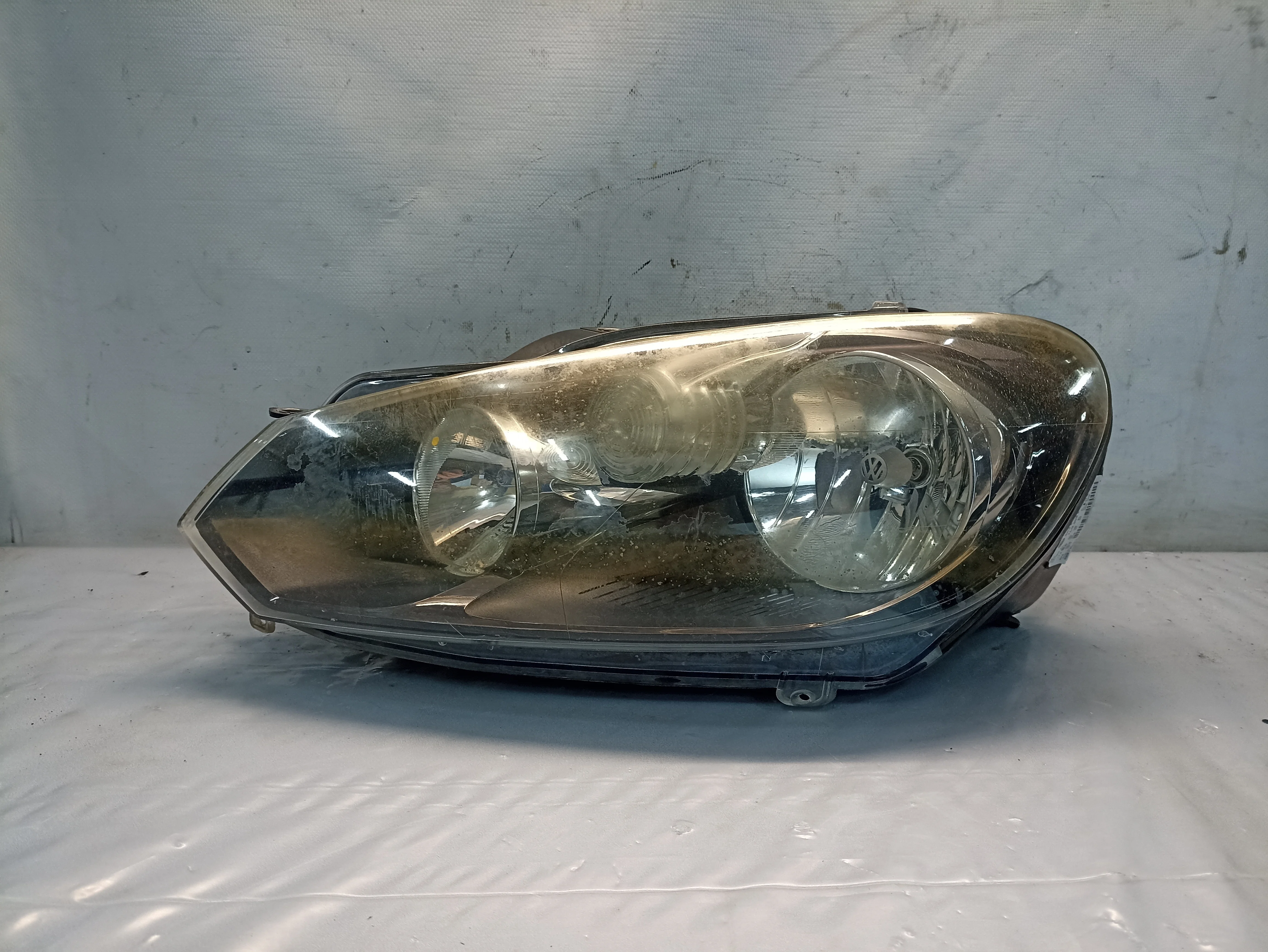 ФАРА VOLKSWAGEN ЛЕВО 5K2941005H TA861Z