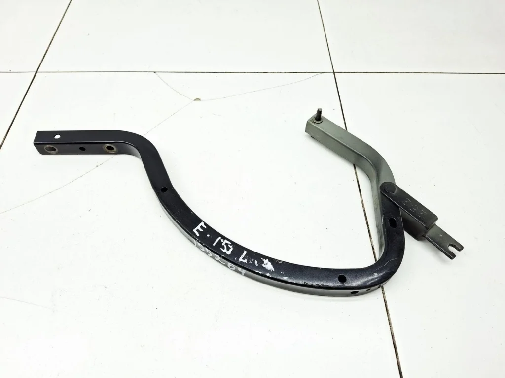Петля крышки багажника Toyota Corolla 2008 E150