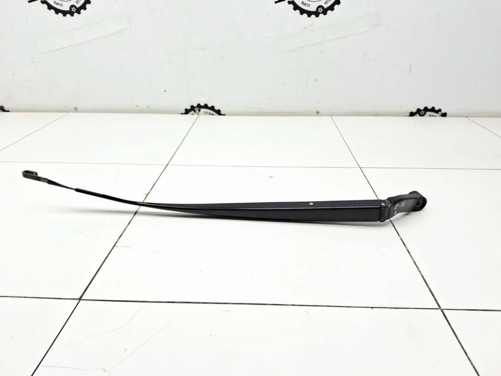 Поводок стеклоочистителя передний правый Toyota Corolla 2008 E150