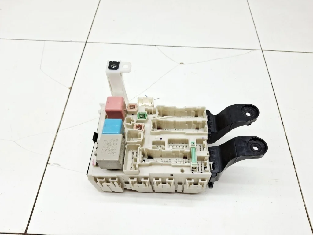 Блок предохранителей Toyota Corolla 2008 E150
