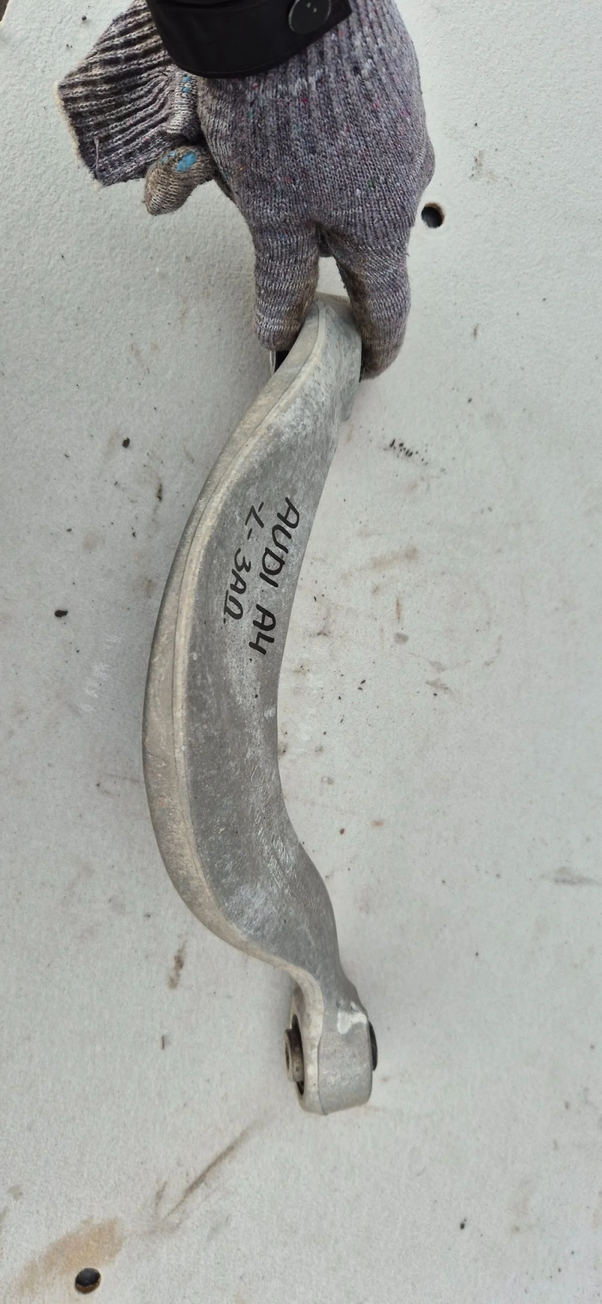 Рычаг задний верхний левый Audi A4 (B8) 2007-2015