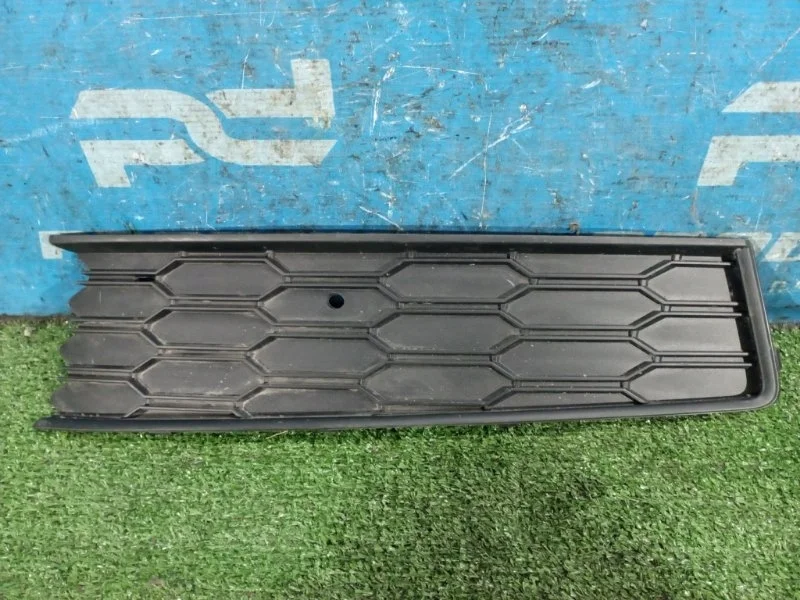 Решетка в бампер передняя левая Skoda Rapid 2020&gt;