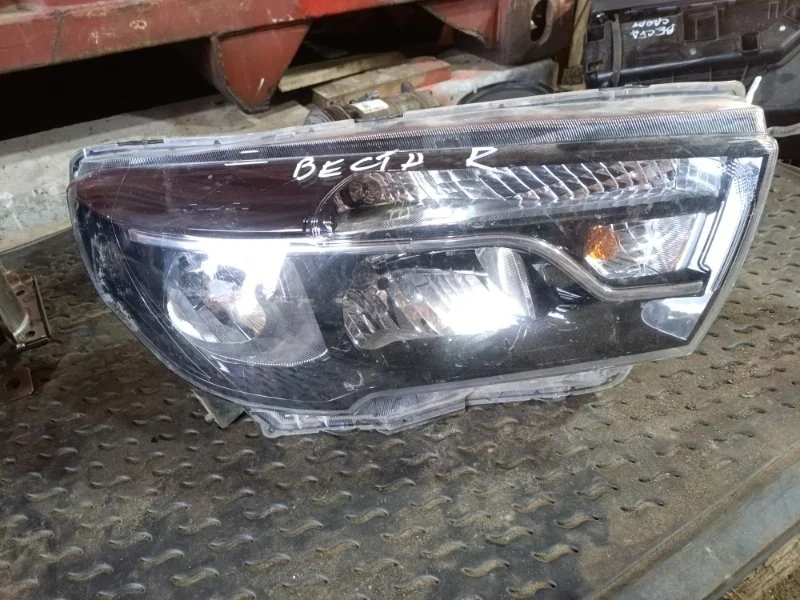 Правая фара Лада Vesta Sport 2021 8450006952 СЕДАН 21179-77
